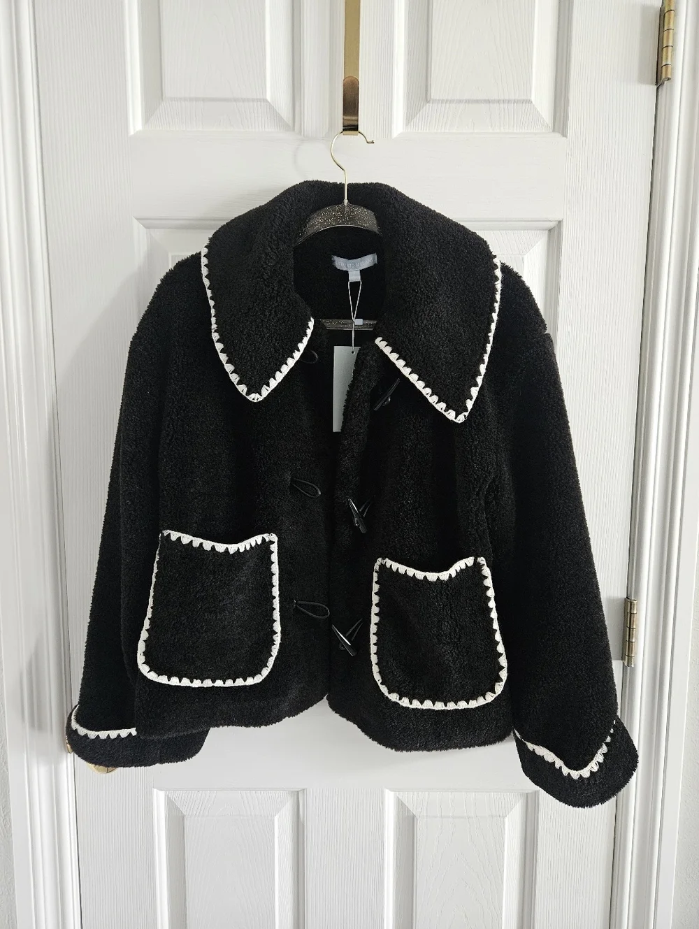 NWT Antonio Melani Contrast Stitching Shearling Teddy Jacket- Black